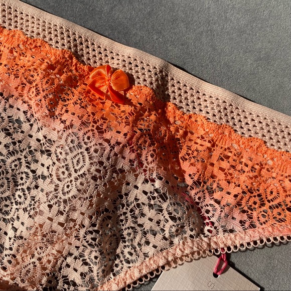 Stella McCartney “Millie Drawing” Dip Dye Thong - Picture 3 of 5